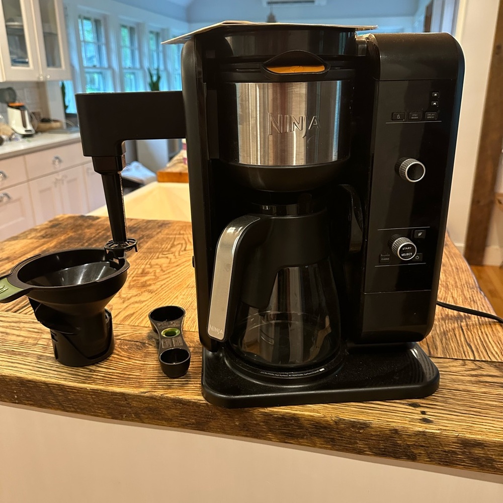 Ninja Black and Silver Coffee Brewer with Carafe